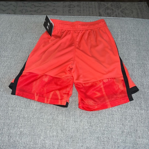 🆕 Under Armour boys shorts - Picture 2 of 2